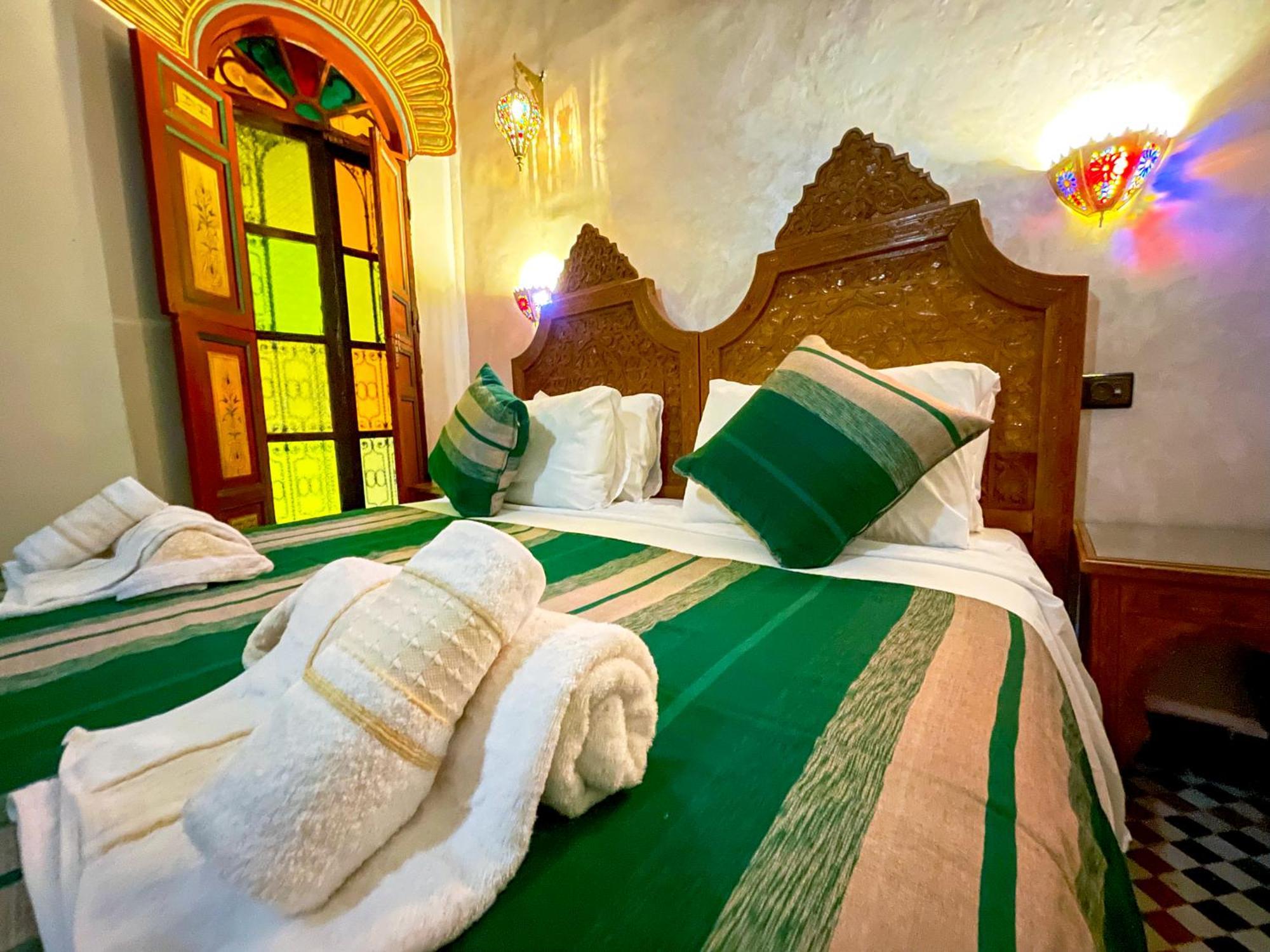 Riad Dar El Ouedghiri Fez Bagian luar foto