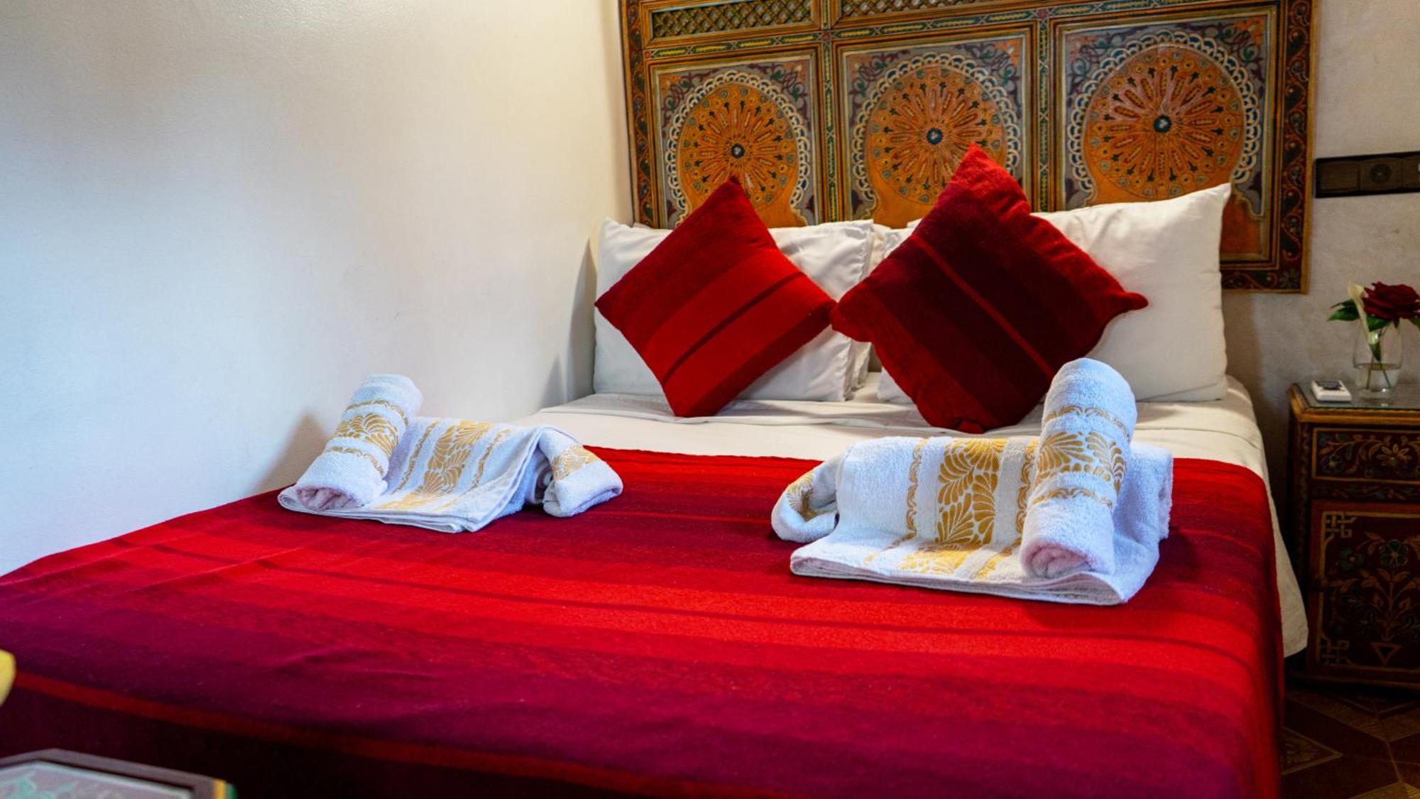 Riad Dar El Ouedghiri Fez Bagian luar foto