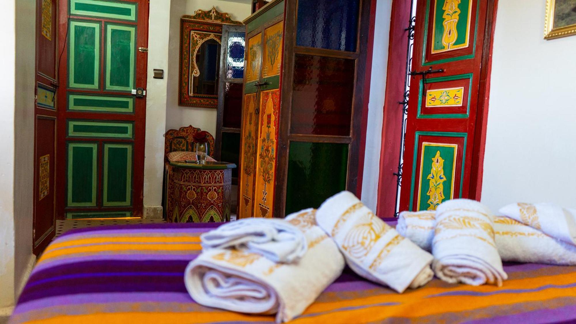 Riad Dar El Ouedghiri Fez Bagian luar foto