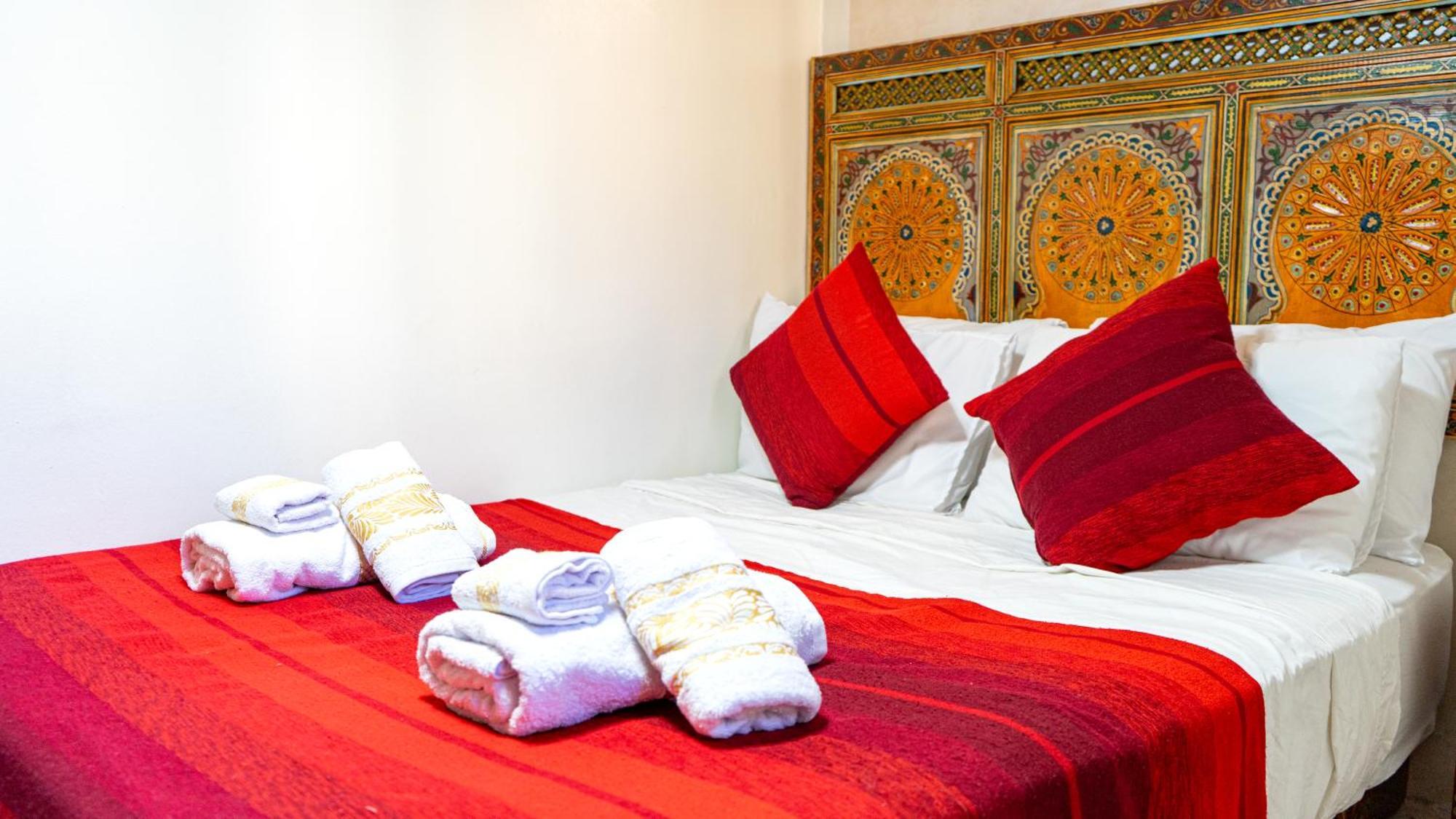 Riad Dar El Ouedghiri Fez Bagian luar foto