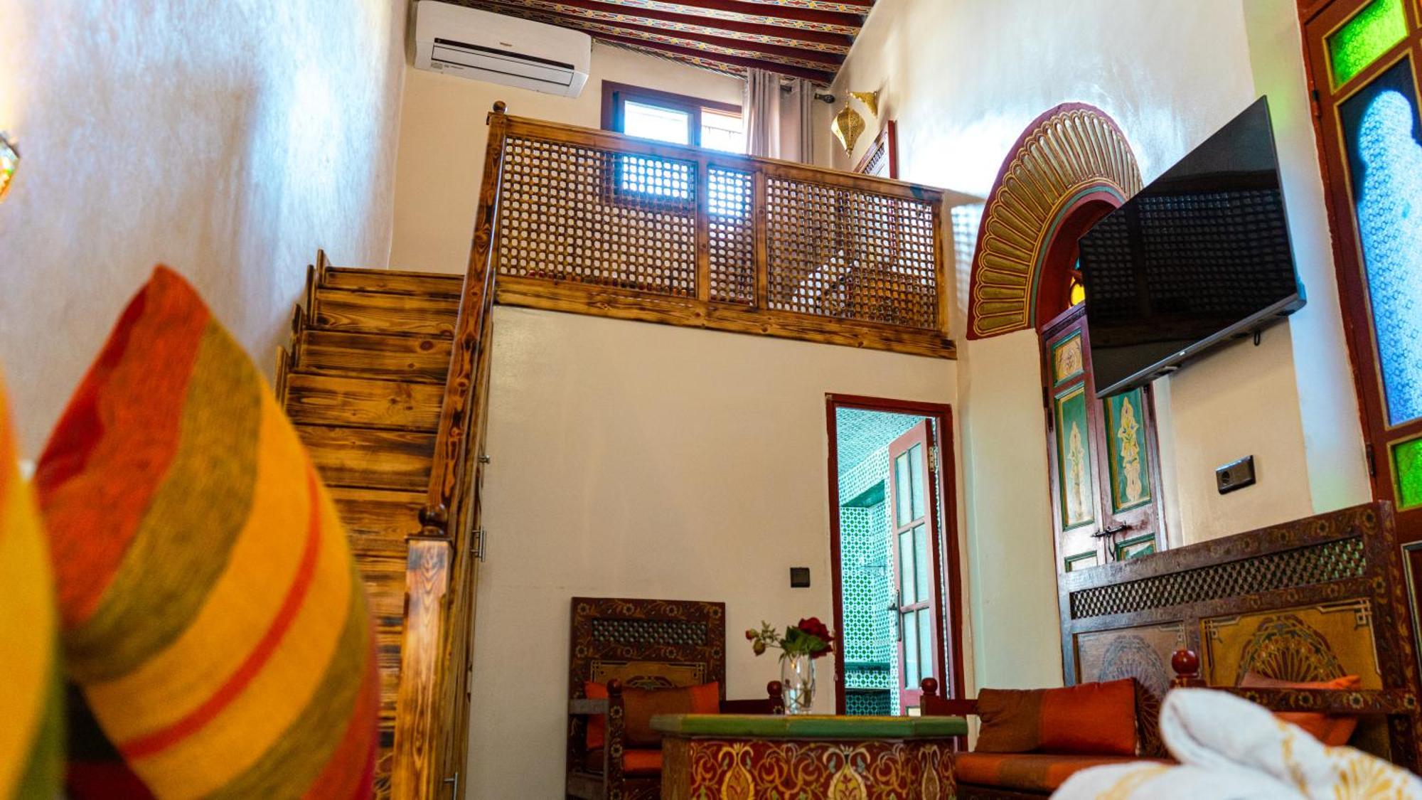 Riad Dar El Ouedghiri Fez Bagian luar foto