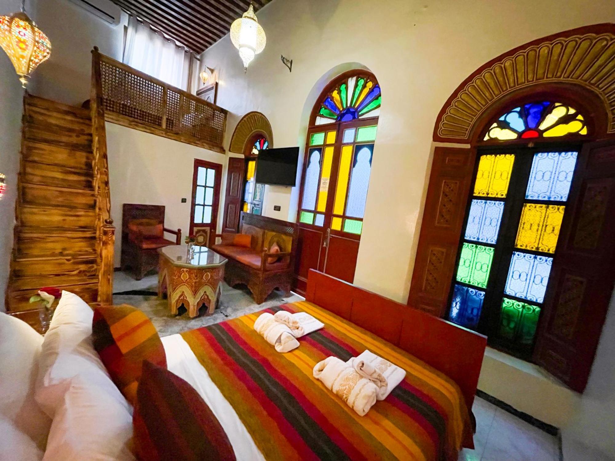 Riad Dar El Ouedghiri Fez Bagian luar foto