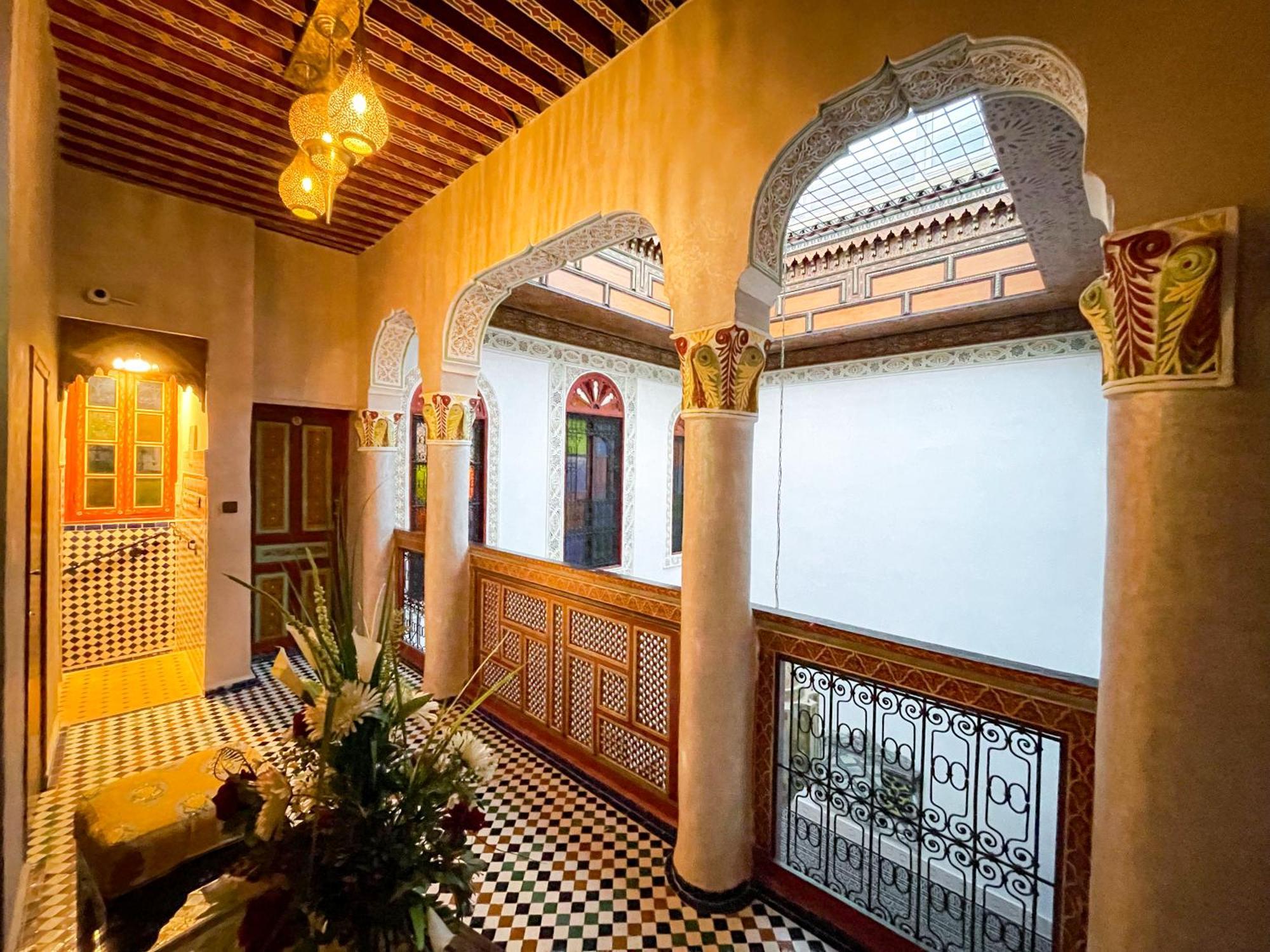 Riad Dar El Ouedghiri Fez Bagian luar foto