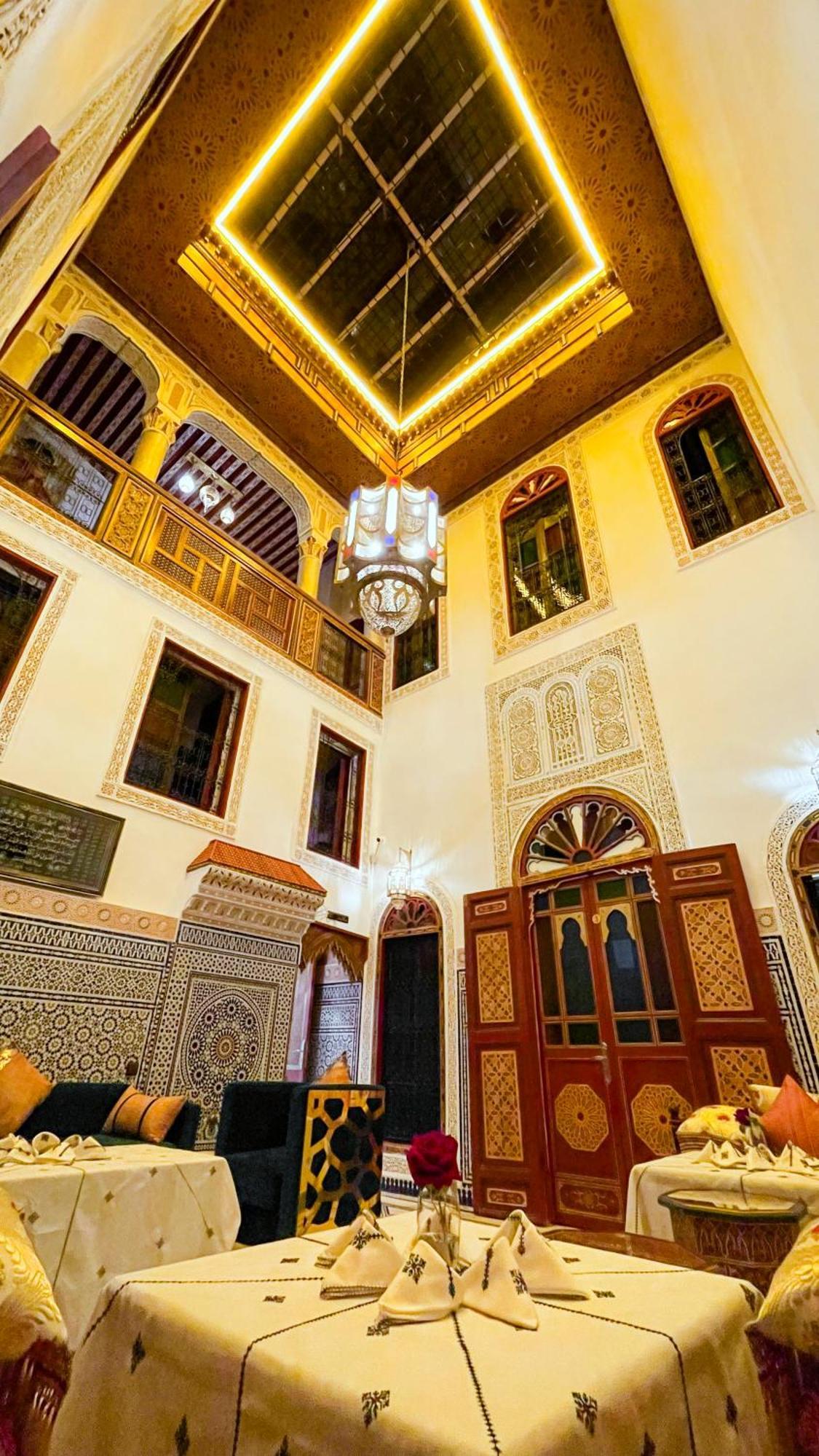 Riad Dar El Ouedghiri Fez Bagian luar foto